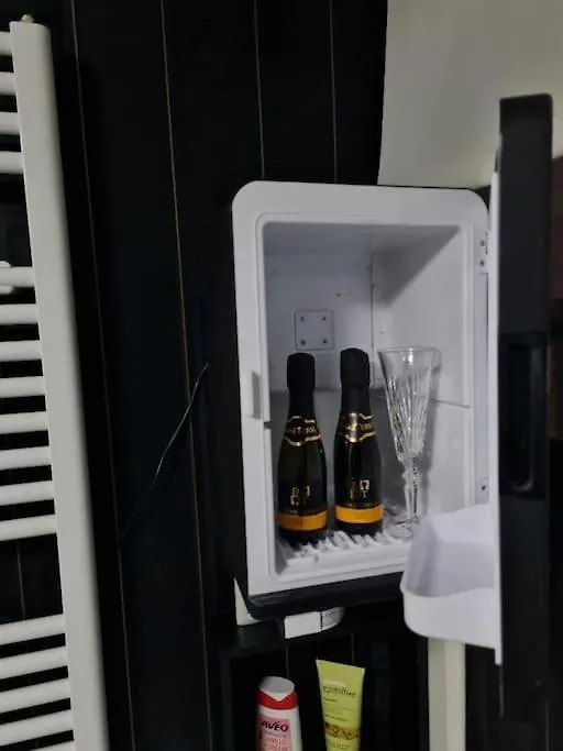 Luxury Apartment In Benátky 0*,